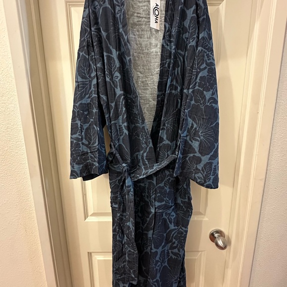ALOHA Collection Staycation Robe - Picture 1 of 2